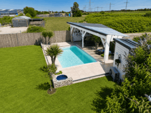 Garten mit Pool