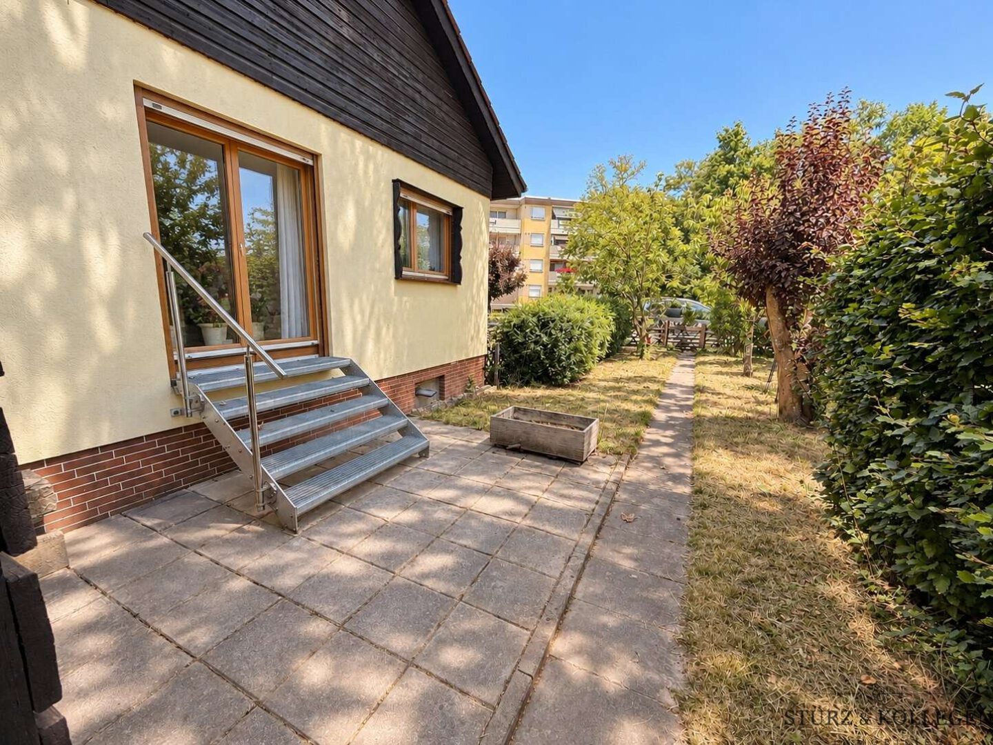 Terrasse mit Garten